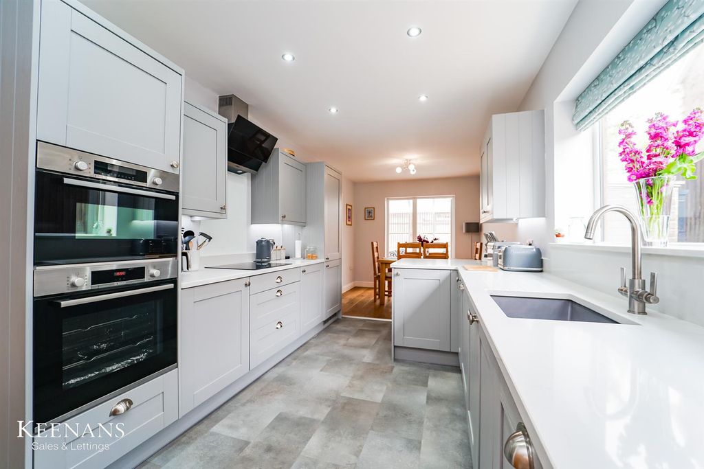 Property photo 3 of 39