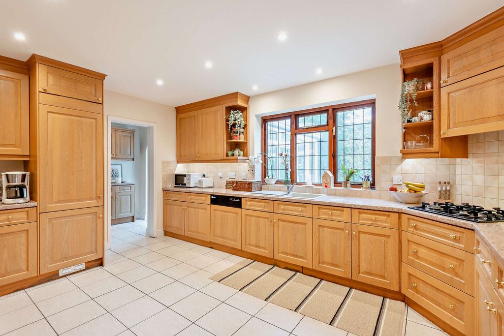 Property photo 3 of 16 Kitchen