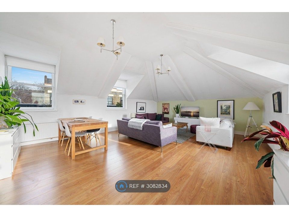 Property photo 1 of 11 Huge Living Room