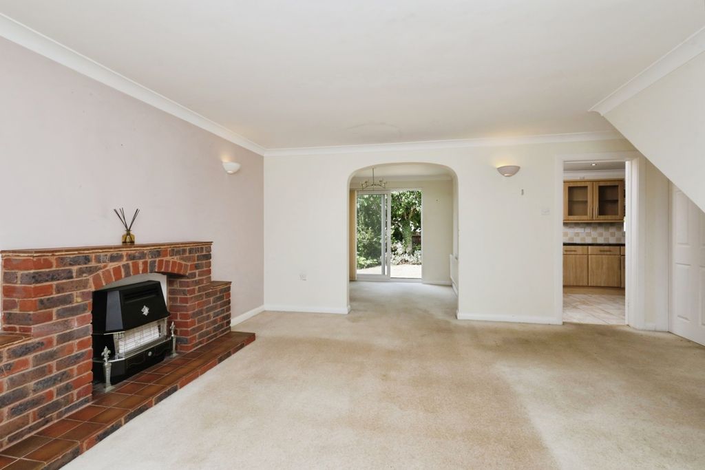 Property photo 3 of 18 Living Room