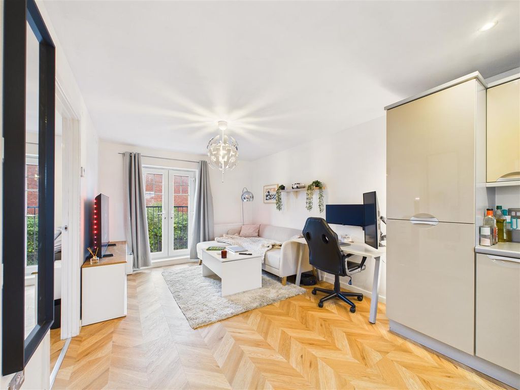 Property photo 2 of 9 Cam03303G0-Pr0277-Still001.Jpg