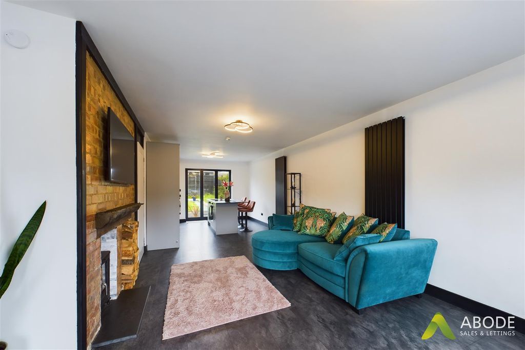 Property photo 3 of 16 Cam02696G0-Pr0311-Still013.Jpg