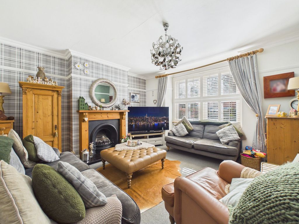 Property photo 2 of 27