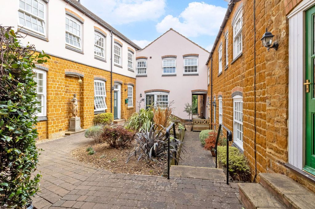 Property photo 2 of 22