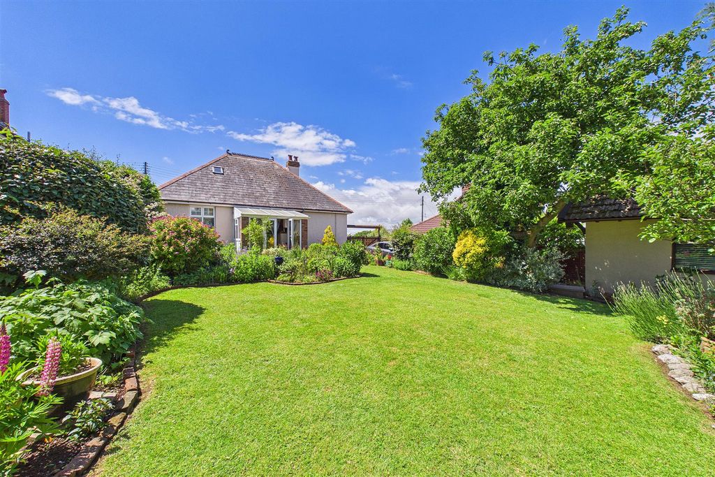 Property photo 2 of 23