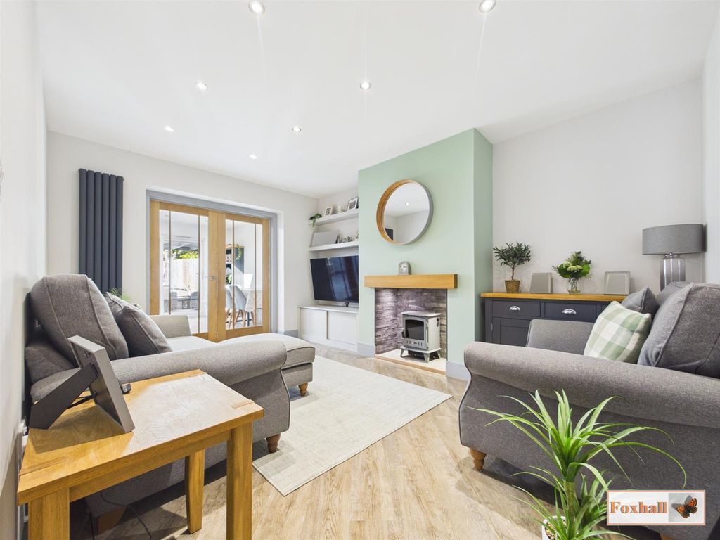 Property photo 2 of 22 Lounge