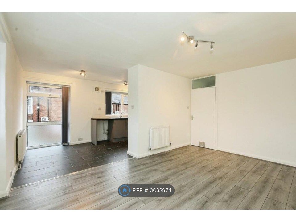 Property photo 1 of 10 Living Room/Dining Room