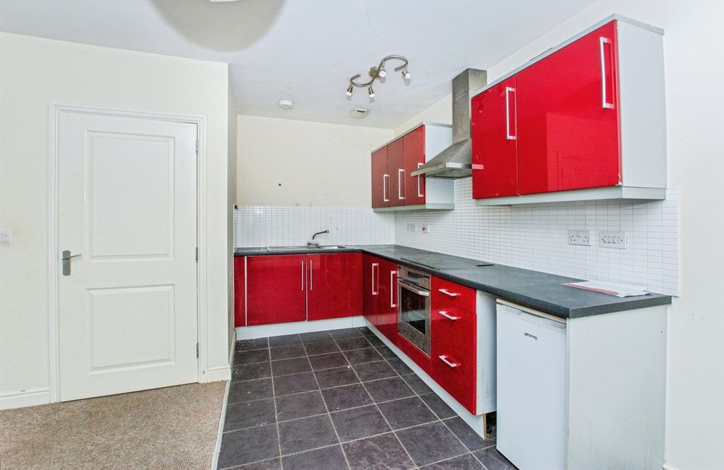 Property photo 3 of 8