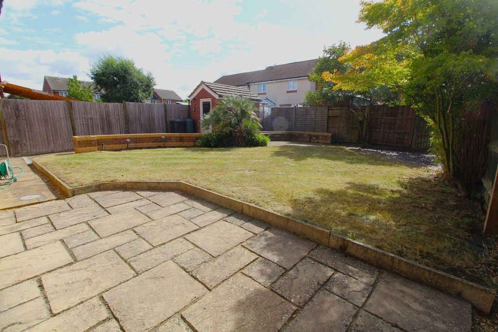 Property photo 2 of 18 Garden