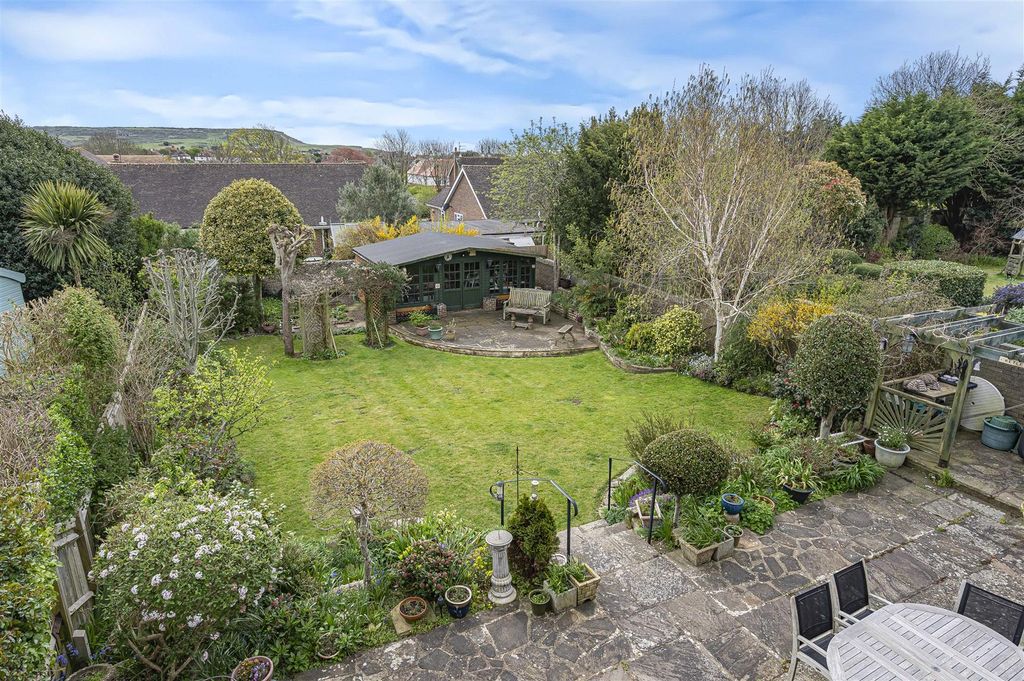 Property photo 2 of 31 Rear