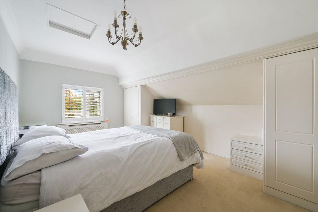 Property photo 3 of 31 Manor Way (9).Jpg