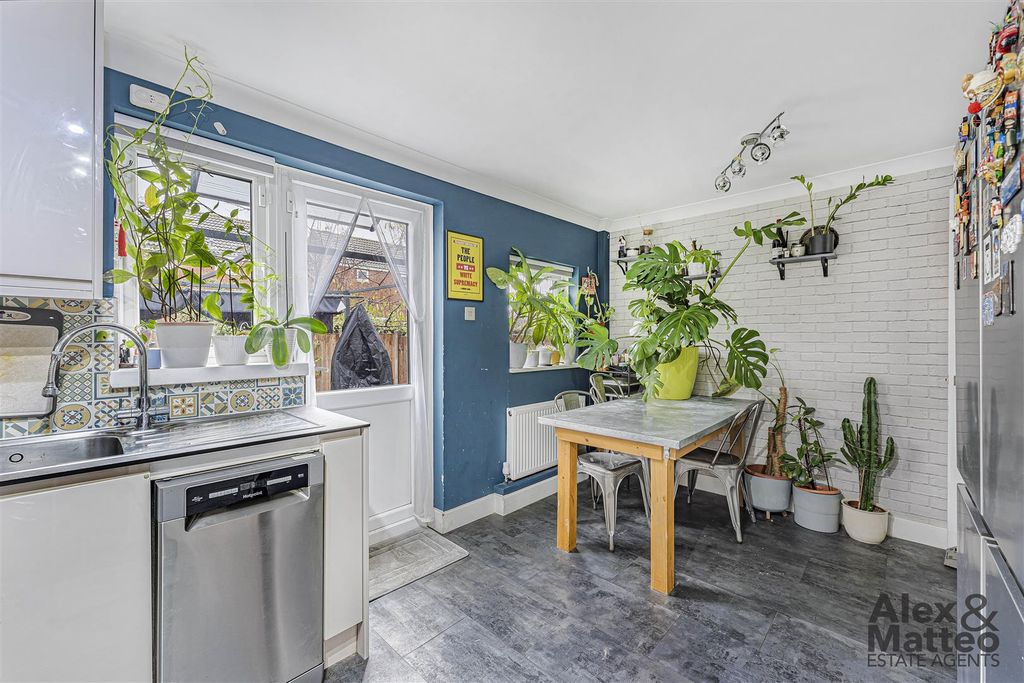 Property photo 2 of 21 Globe Pond Road