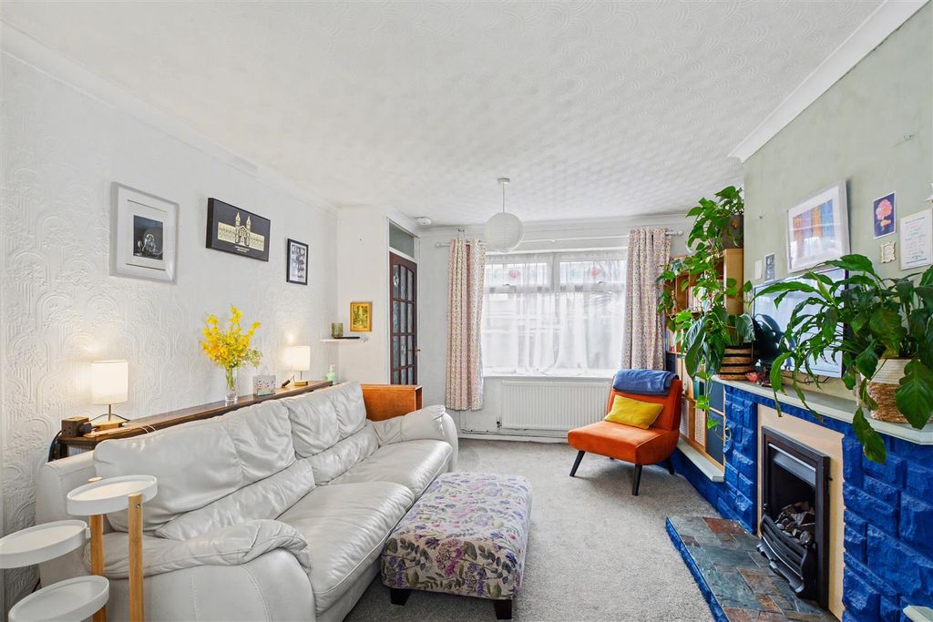 Property photo 2 of 23 Lounge_2.Jpeg