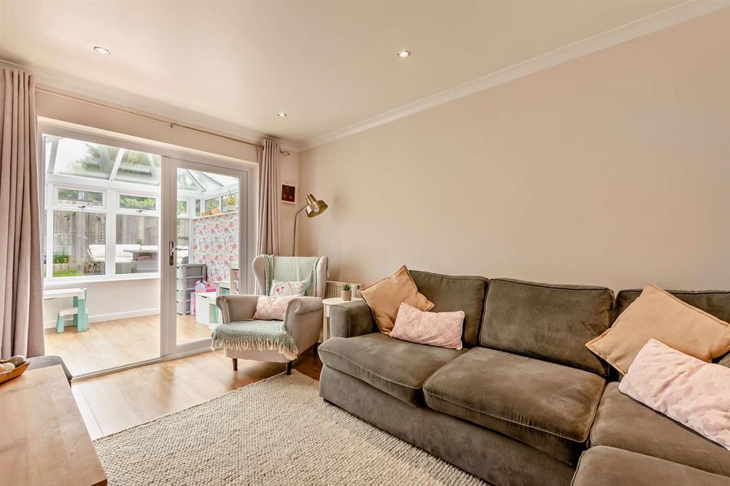 Property photo 2 of 16 8693805-Interior03-800.Jpg