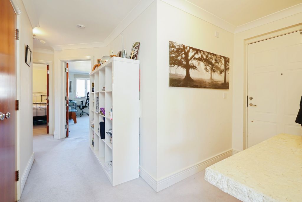 Property photo 2 of 19 Entrance Hallway