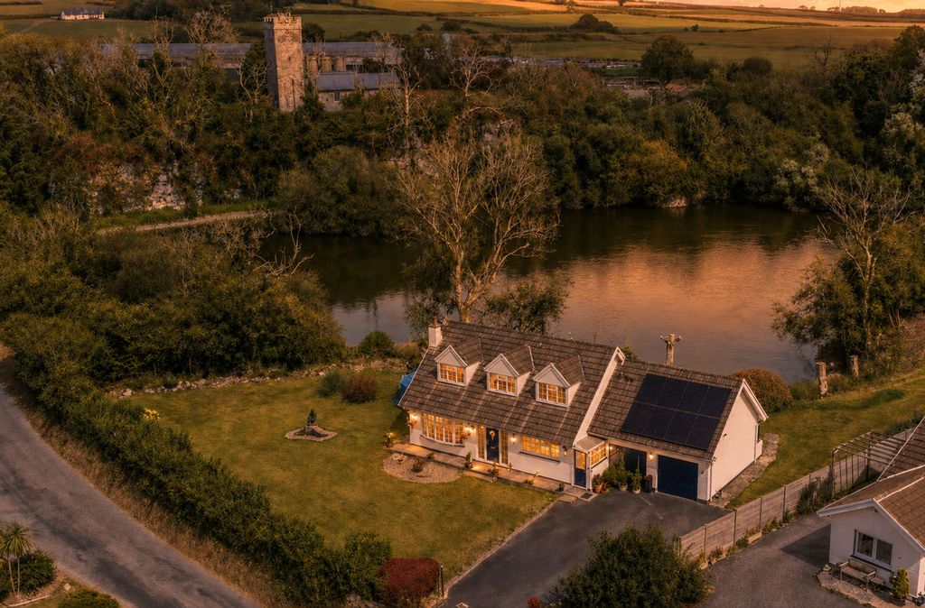 Property photo 1 of 77