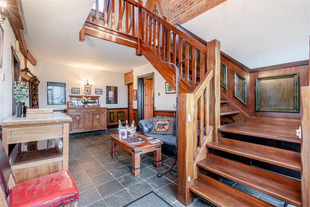 Property photo 2 of 30 8636440-Interior21.Jpg