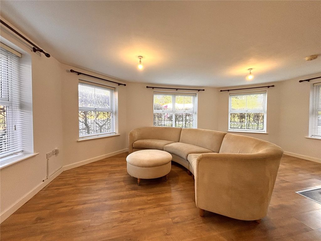 Property photo 2 of 19 Lounge