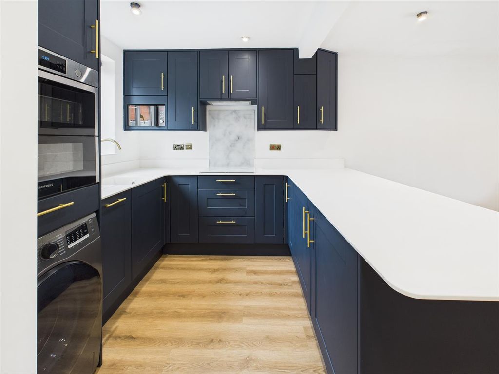 Property photo 2 of 12 Kitchen