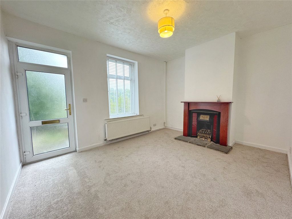 Property photo 2 of 11 Lounge