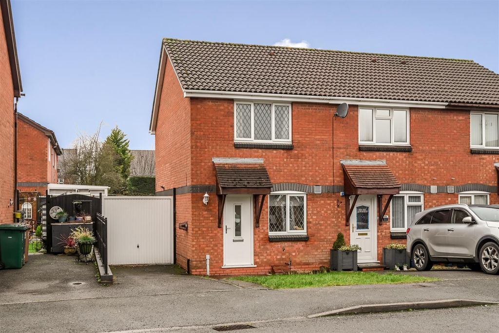 Property photo 1 of 20 Wolfscote Dale, Church Gresley (2).Jpg