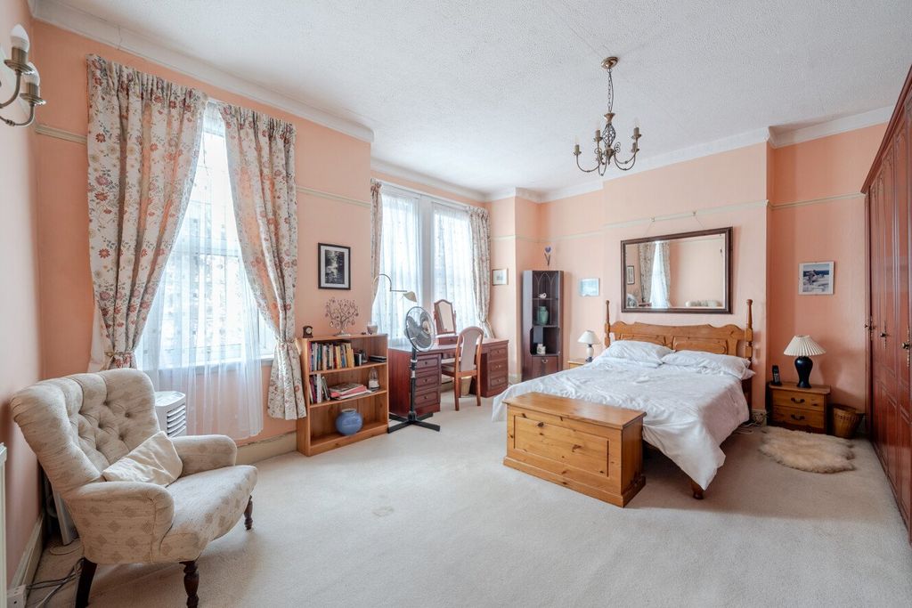 Property photo 3 of 22 Picture No. 06