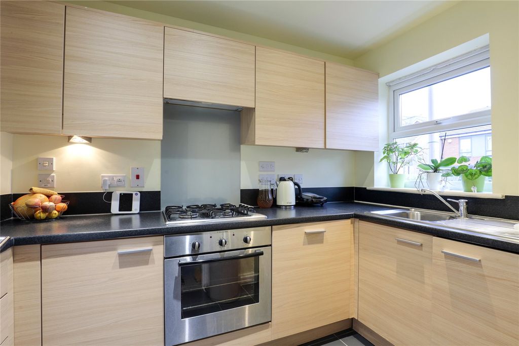 Property photo 3 of 8 Kitchen