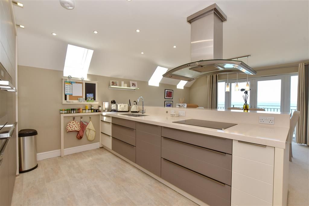 Property photo 3 of 15 Kitchen/Dining Room