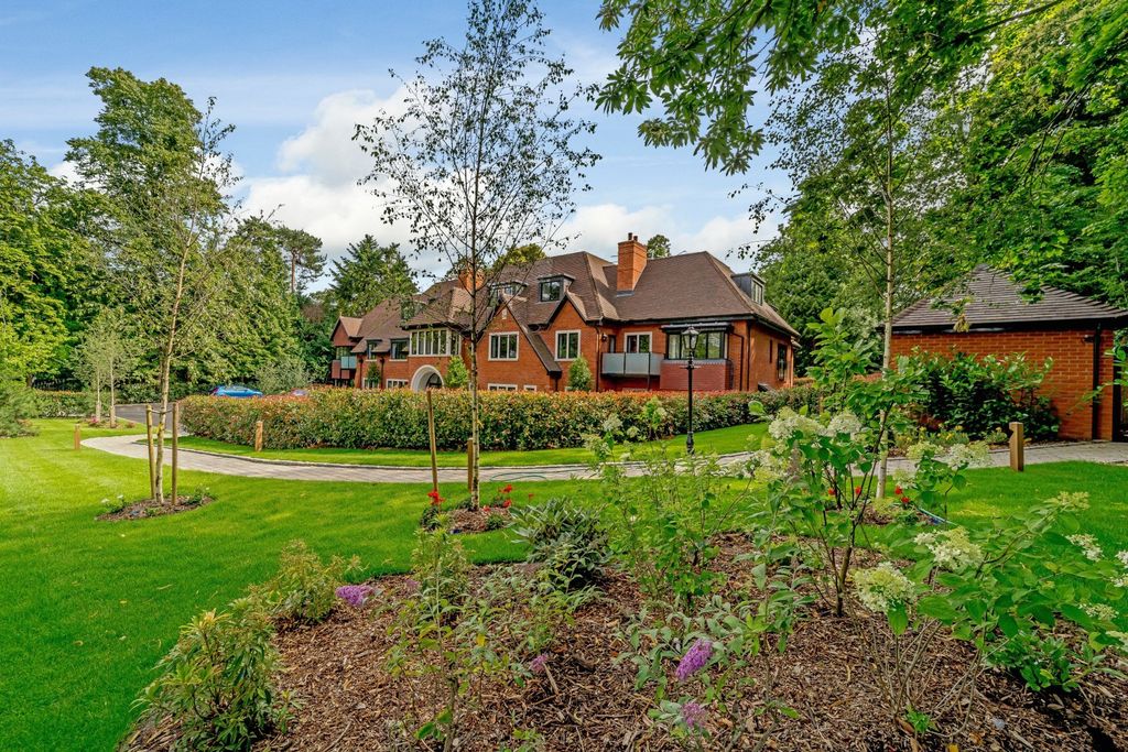 Property photo 1 of 11 Gardens