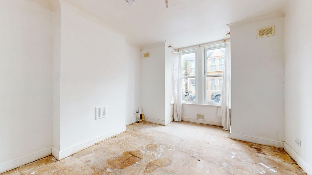 Property photo 2 of 19 Ground Floor Flat, 59 Harley Road, Harlesden, London Nw10 8Ba