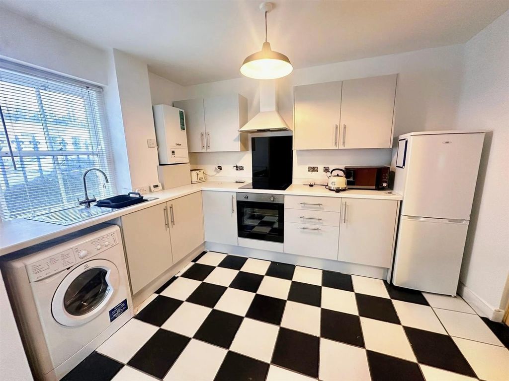 Property photo 2 of 11