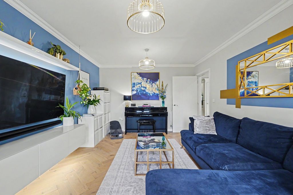 Property photo 3 of 42