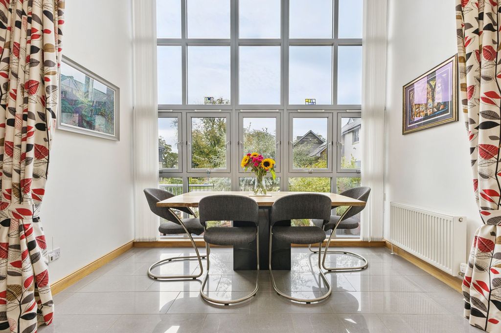 Property photo 3 of 27