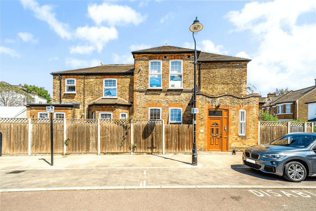 Property photo 1 of 6