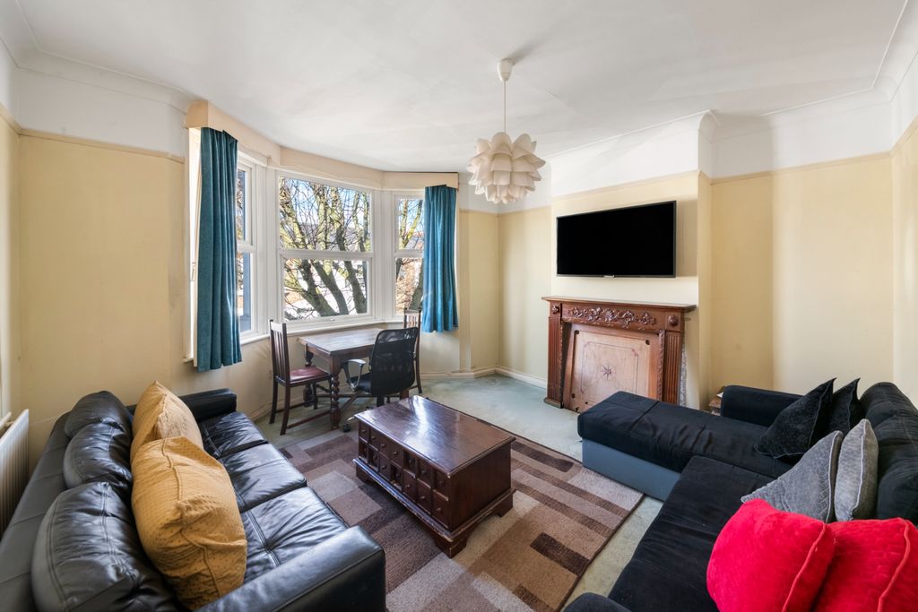 Property photo 3 of 9 Photo 2