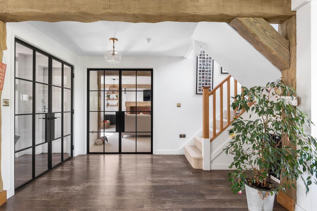 Property photo 2 of 36