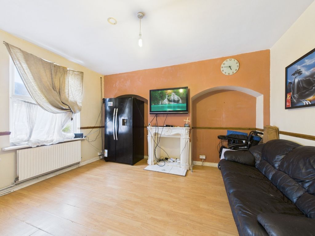 Property photo 2 of 8 4719393