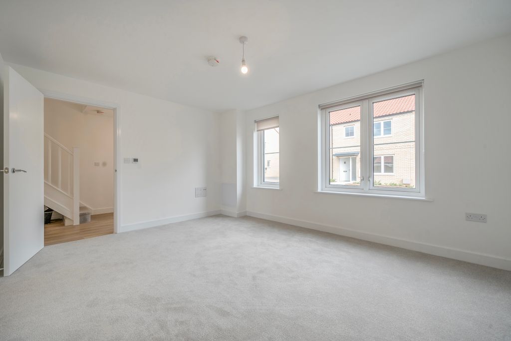 Property photo 2 of 20 Bedroom