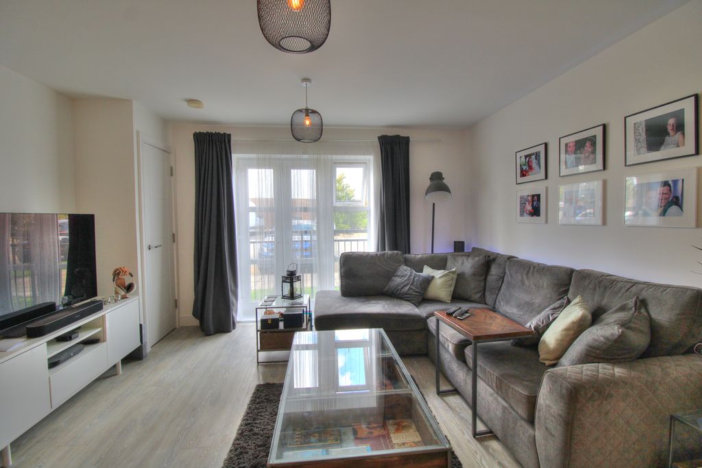 Property photo 2 of 9 Lounge