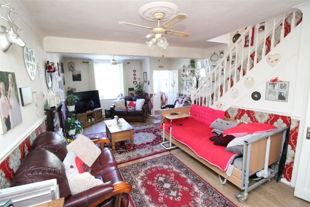 Property photo 2 of 18