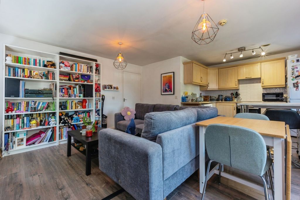 Property photo 3 of 21 Pbox-Img.Jpg