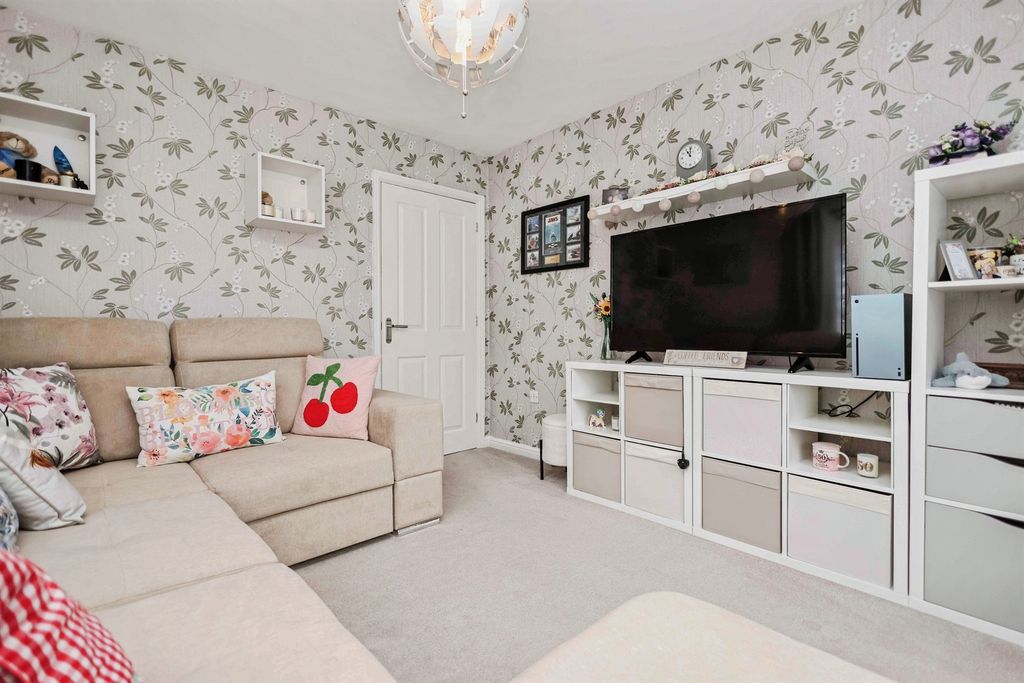 Property photo 3 of 16