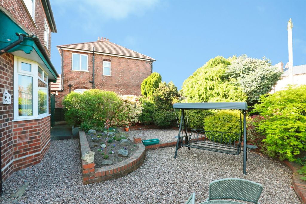 Property photo 2 of 20