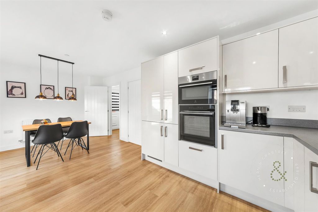 Property photo 2 of 37 Lon-Y-Ffynnon-24.Jpg