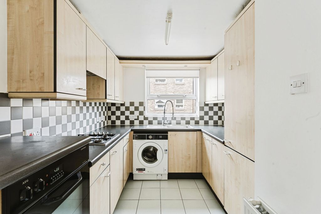 Property photo 2 of 19 Kitchen