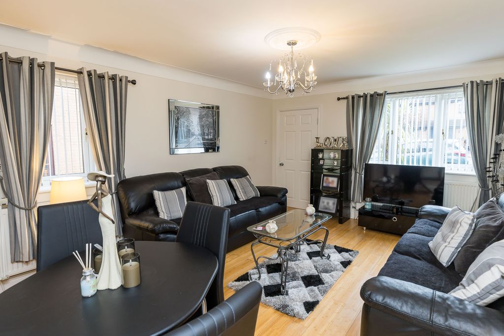 Property photo 2 of 11 New Lounge 1