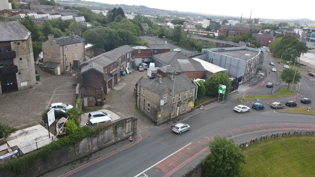 Property photo 2 of 8