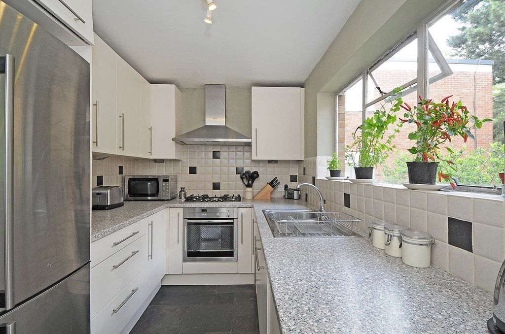 Property photo 2 of 9 Picture No. 15