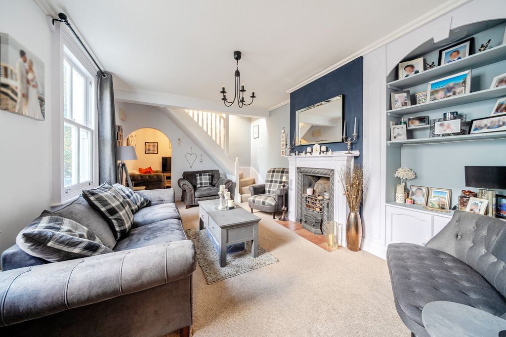 Property photo 3 of 17