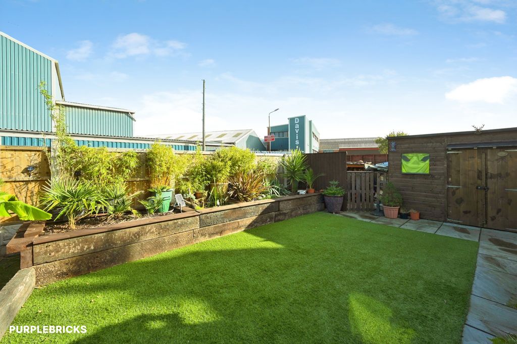 Property photo 1 of 28